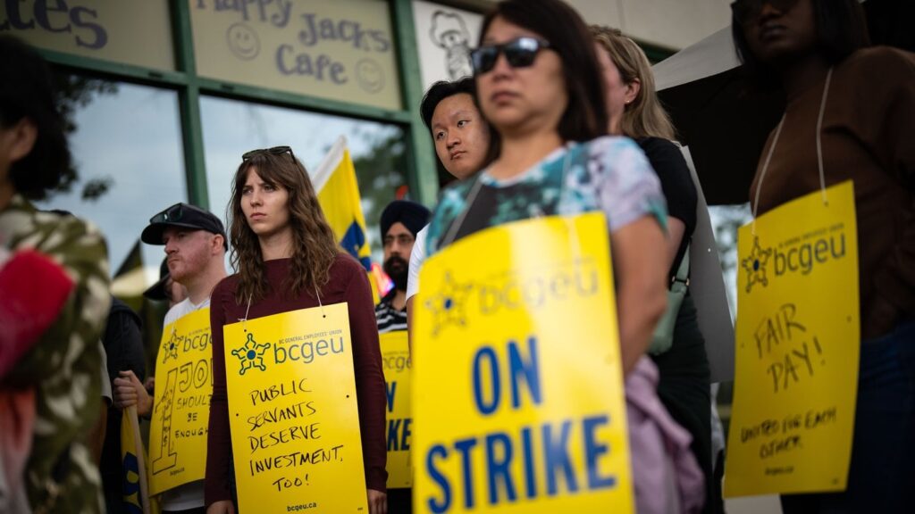 bcgeu strike restaurants