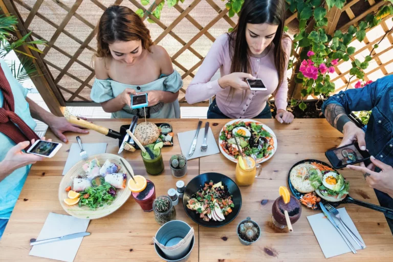 gen z vs millennials dining out