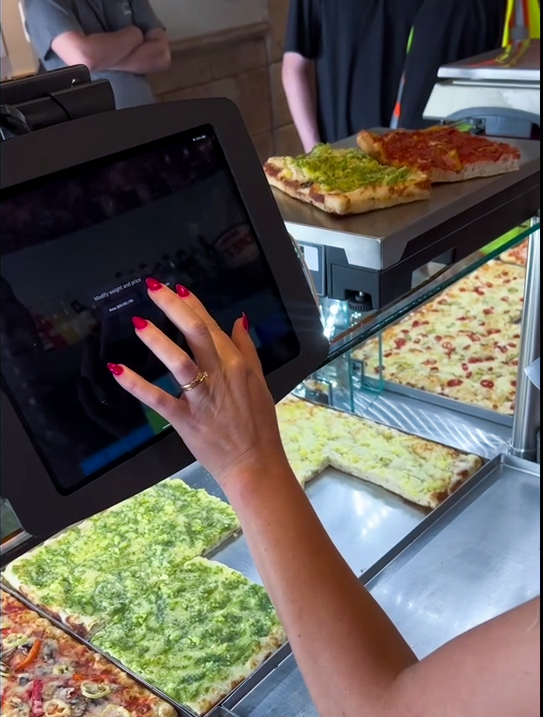 Weight-scale integrated POS at a pizza shop